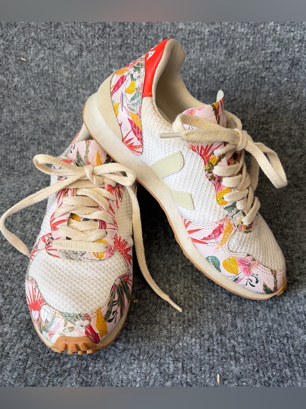 Veja Cream White Sneakers with Pink and Yellow Floral Accents
EU 35.5-36 US 6